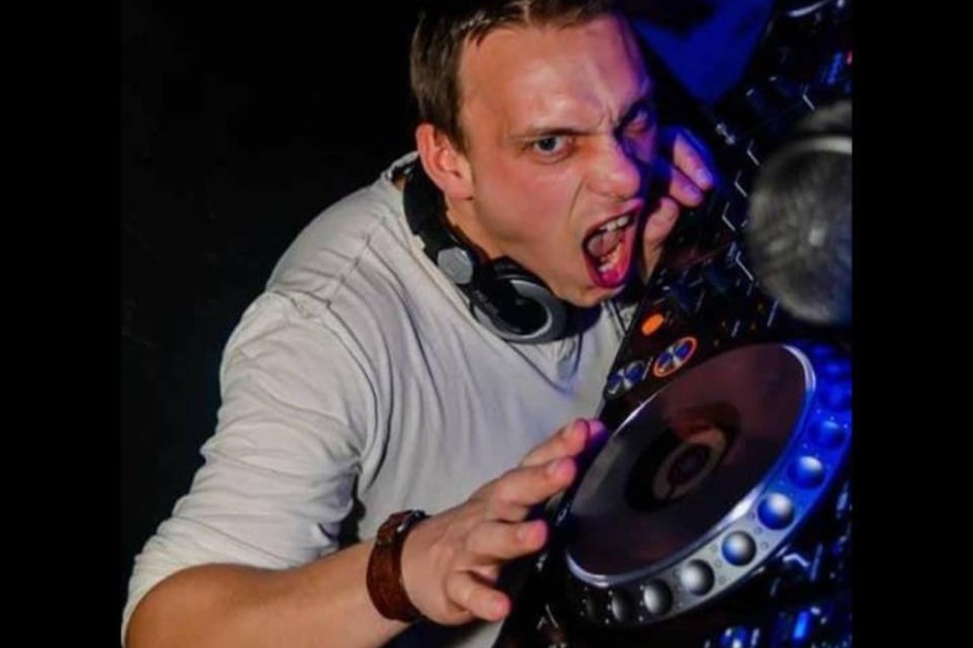 EMISSION musicale : Dance Floor 2000  Dj E-Flau!