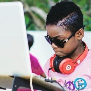 Rencontre avec le DJ-10 ans du Ghana qui vient dirigeants du monde wowed