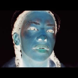 Artiste soudano-né Fournit une Debut Video Captivant