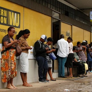 Des millions de femmes en Afrique subsaharienne Ne pas avoir un compte bancaire