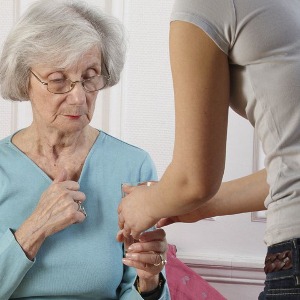 Emploi à domicile : coup de rabot en vue sur les avantages des personnes âgées