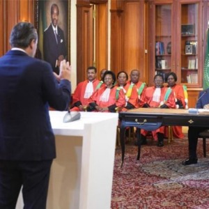 Gabon : Ali Bongo écarte son bras-droit français Brice Laccruche