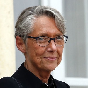 France : Elisabeth Borne lunettes et coupe intello elle s’envole pour des vacances à Marrakech