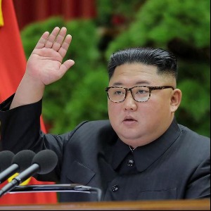Vidéo : Kim Jong-un exulte lors d’une prestation de femmes militaires