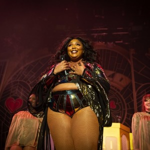 Lizzo : la chanteuse a joué un tour qui a dû plaire au styliste Simon Porte Jacquemus