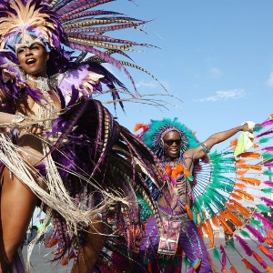 Voyage : Embrasser la musique, le mouvement et la liberté au carnaval de Trinidad