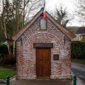 INSOLITE : Municipales 2020  en Normandie, la plus petite mairie de France est une ancienne chapelle.