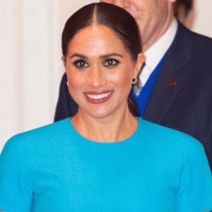 PEOPLE : Meghan Markle  la robe bleue qu’elle portait pour son retour officiel déjà en rupture de stock