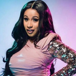 PEOPLE : Coronavirus  voici comment l’ennui tue Cardi B à la maison (Vidéo)