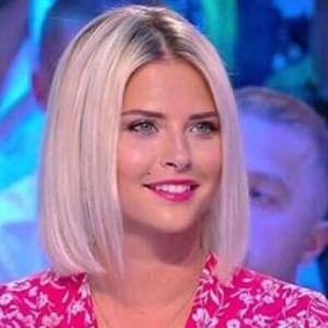 PEOPLE : Kelly Vedovelli demande à ses fans Instagram de rester chez eux