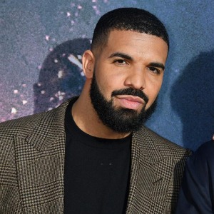 PEOPLE : Drake  il poste des photos de son fils, Adonis, pour la première fois avec un message touchant