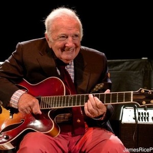 PEOPLE : Bucky Pizzarelli le célèbre guitariste perd la bataille contre le coronavirus
