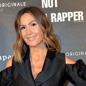 PEOPLE : Vitaa ressort un cliché sexy avec décolleté et soutien-gorge apparent (Wow !)