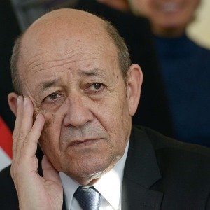FRANCE : «Des manques» dans la gestion du covid-19 par l’OMS, selon Jean-Yves Le Drian