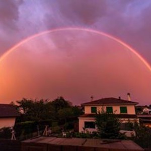 FRANCE : Insolite en plein confinement  le Pays basque découvre un magnifique arc en ciel (Photos)