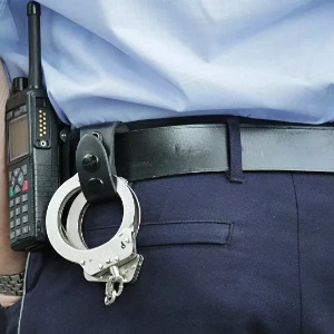 FRANCE : Le préfet de police de Paris demande la suspension de deux policiers filmés en train de tenir des propos racistes