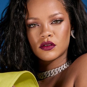 PEOPLE : Rihanna  la chanteuse américaine dévoile ses fesses, elle fait fondre la toile (photo)