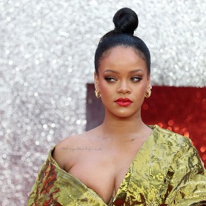 PEOPLE : Rihanna  la chanteuse américaine dévoile ses fesses, elle fait fondre la toile !