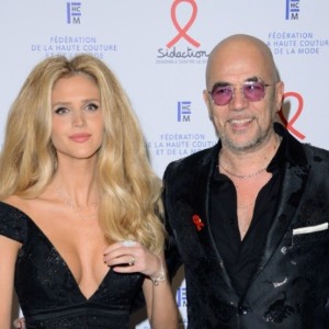 PEOPLE : Pascal Obispo  sa femme Julie Hantson en soutien-gorge envoûte les internautes