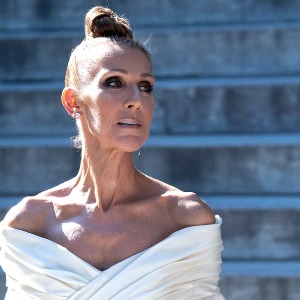 PEOPLE : Céline Dion petite robe courte et moulante et longue chevelure, elle ressort une vidéo aussi sexy que glamour (Wow !)