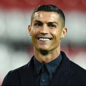 PEOPLE Cristiano Ronaldo : Cyril Hanouna raconte une touchante anecdote sur le footballeur
