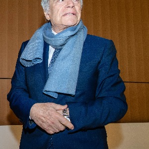 Bernard Tapie atteint d'un cancer « au dernier degré » : pourquoi il est obligé d'aller en Belgique pour son traitement