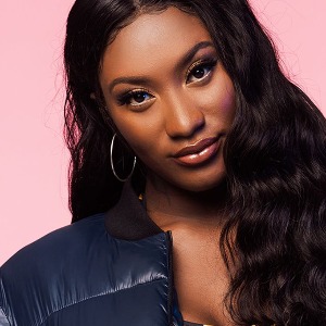 PEOPLE : Aya Nakamura s’exhibe seins chouette, elle met du feu à la toile