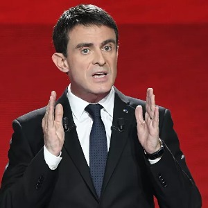FRANCE : Manuel Valls donne une interview à « Valeurs Actuelles » pour déplorer « la guerre entre races »