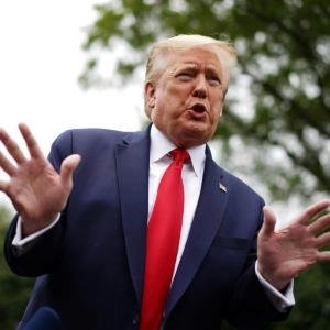 ECONOMIE Facebook retire des pubs de la campagne Trump comportant un symbole nazi