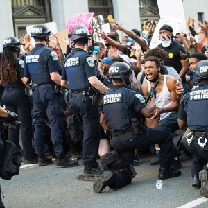 SOCIÉTÉ Etats-Unis : les policiers impliqués dans le meurtre de George Floyd devant un juge