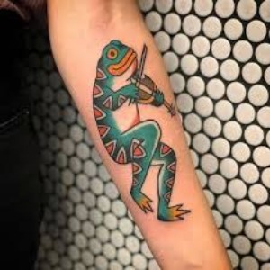 PERSONNE AGEE : A 103 ans, elle réalise son rêve en se faisant tatouer une grenouille sur le bras