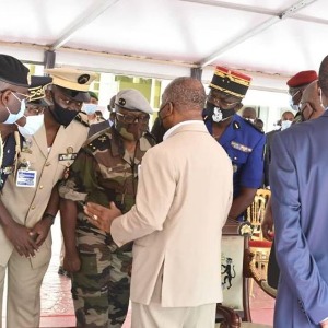 AFRIQUE 2050 GABON :   Ali Bongo aperçu avec des responsables de l’armée gabonaise