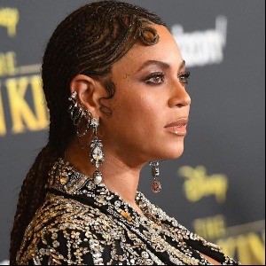 PEOPLE : DJ Arafat  la chanteuse Beyoncé lui rend un magnifique hommage dans son dernier clip (vidéo)