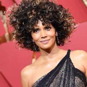 PEOPLE Halle Berry : la seule femme noire déçue qu’Hollywood n’ait pas évolué depuis son Oscar