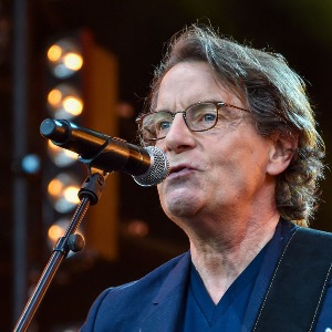 PEOPLE : Francis Cabrel révolutionnaire ? Il a été exclu du lycée avant de passer le bac !