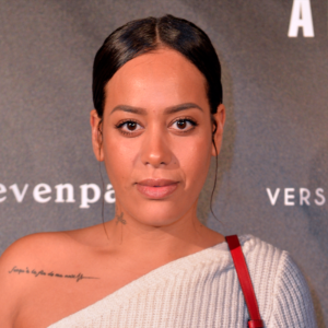 ACTU PEOPLE  : Amel Bent déboussolée ? Elle raconte "la honte" qu’elle a vécue avec ses filles