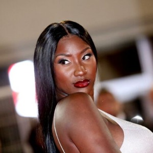 PEOPLE : Aya Nakamura revient sur son passé de femme battue : "Moi aussi ça m’est arrivé"