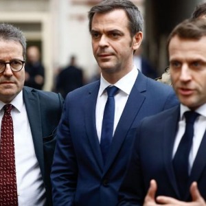 POLITIQUE : Vaccination obligatoire une note secrète de l’Elysée décharge les médecins de toute responsabilité pénale