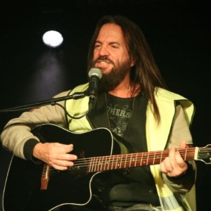 ACTU PEOPLE Francis Lalanne : son incroyable tribune pour renverser Emmanuel Macron