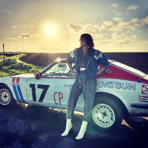 MUSIQUE : Retour vers le futur...avec AVRIA et son single/clip " PRÉSENT " !