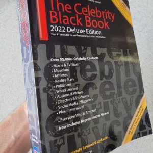 PEOPLE : Plutôt avoir un carnet d'adresses de célébrités imprimé ? Nombre d'exemplaires limité