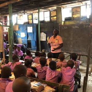 Top 10 des nouvelles histoires d'Afrique aujourd'hui : Un projet d'enseignant pour rassembler un million de bouteilles en plastique pour garder 1000 enfants à l'école