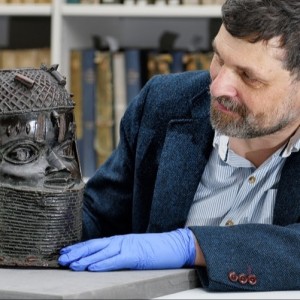 Les trésors artistiques du Nigéria devraient-ils appartenir à la nation ou à l'Oba royal ?