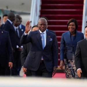 La Chine vise l'Afrique pour l'exportation de ses technologies vertes face à l'émergence de restrictions occidentales.