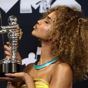 Tyla met en lumière la diversité de la musique africaine dans son discours lors des MTV VMA.