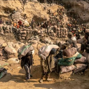 La Face Cachée des Voitures Électriques : Mineurs Exploités en RDC