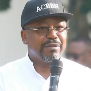 Présidentielle au Gabon : Alain-Claude Bilie-By-Nze mise sur la jeunesse et la souveraineté nationale.