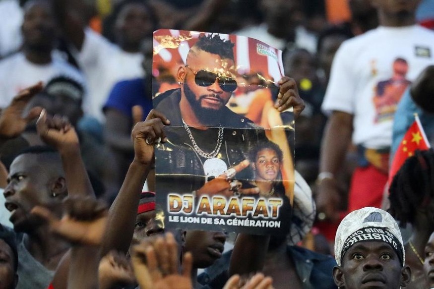 Les autorités ivoiriennes arrêtent 12 fans de DJ Arafat qui ont "profané" sa tombe
