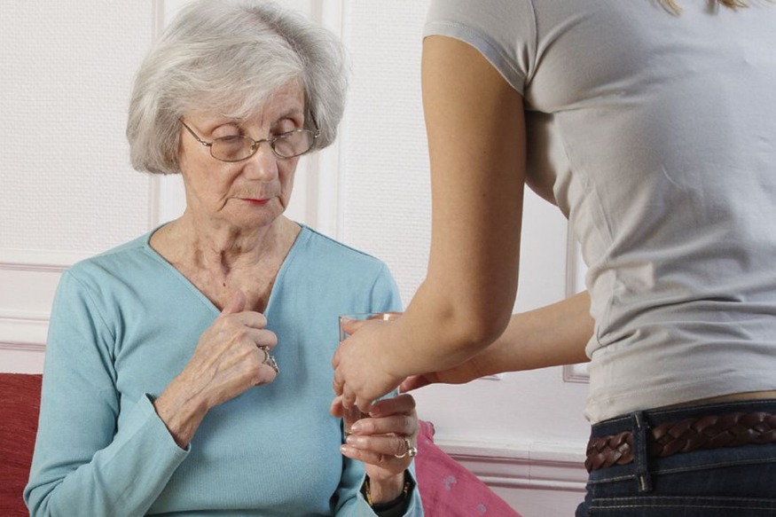 Emploi à domicile : coup de rabot en vue sur les avantages des personnes âgées