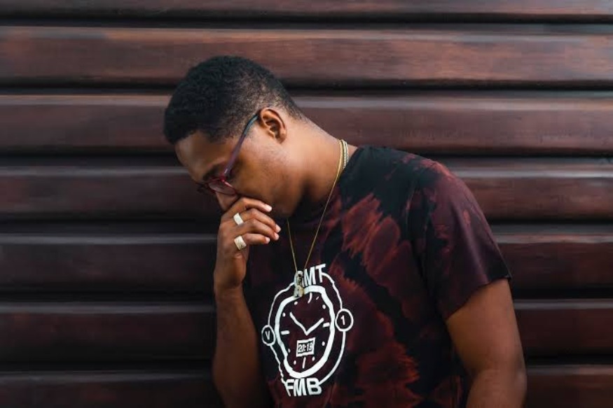 Ghana : Ko-Jo Cue aborde les luttes des jeunes hommes africains dans "Pour mes frères"